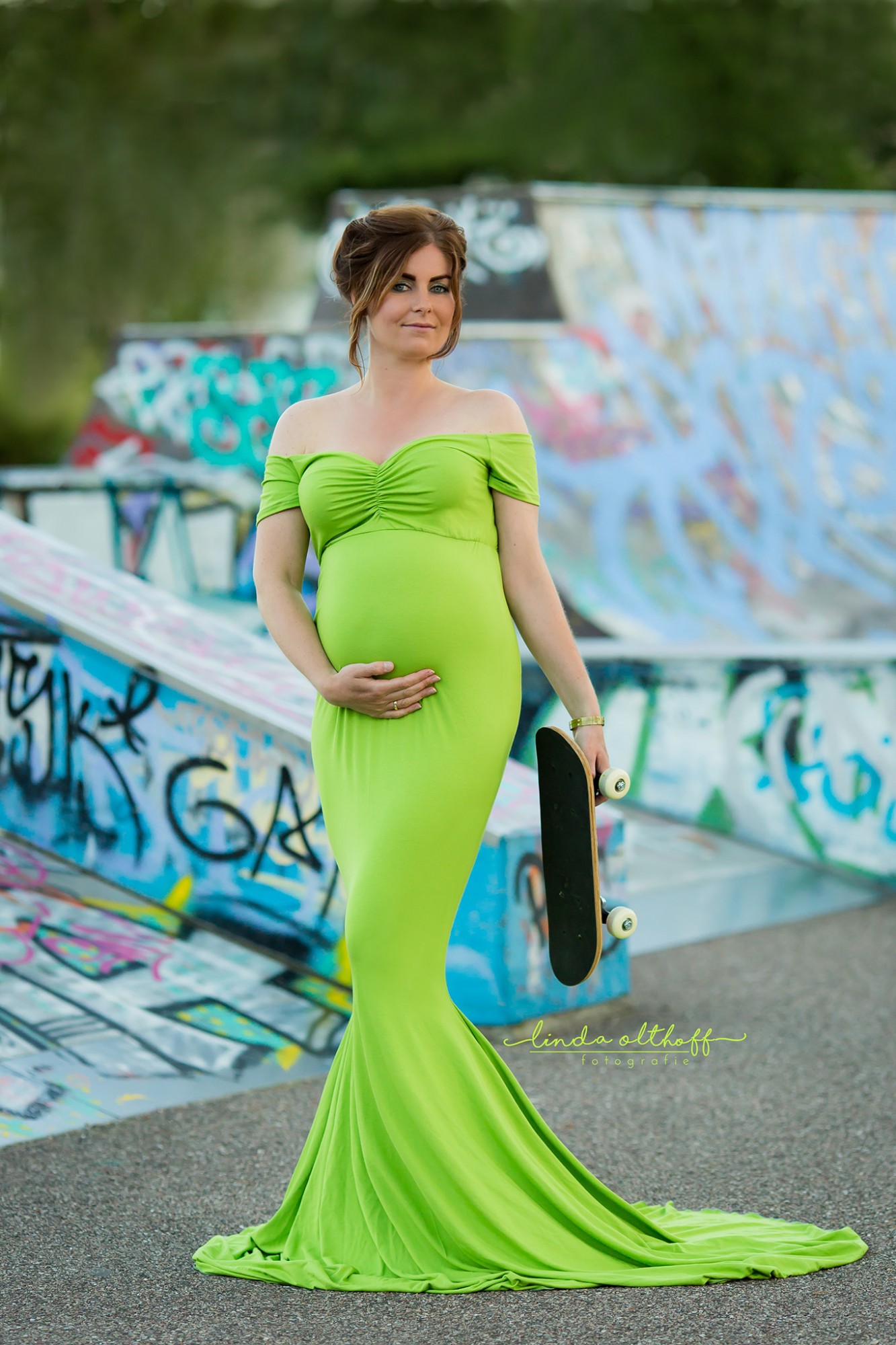 Pinkstudio by Angelina Devine Maternityshoot-The-Green-Dress-Mii-Estilo-Linda-Olthoff-Fotografie-fb08 Den grønne kjole - del 1 Nyheder Portræt Tilbud  