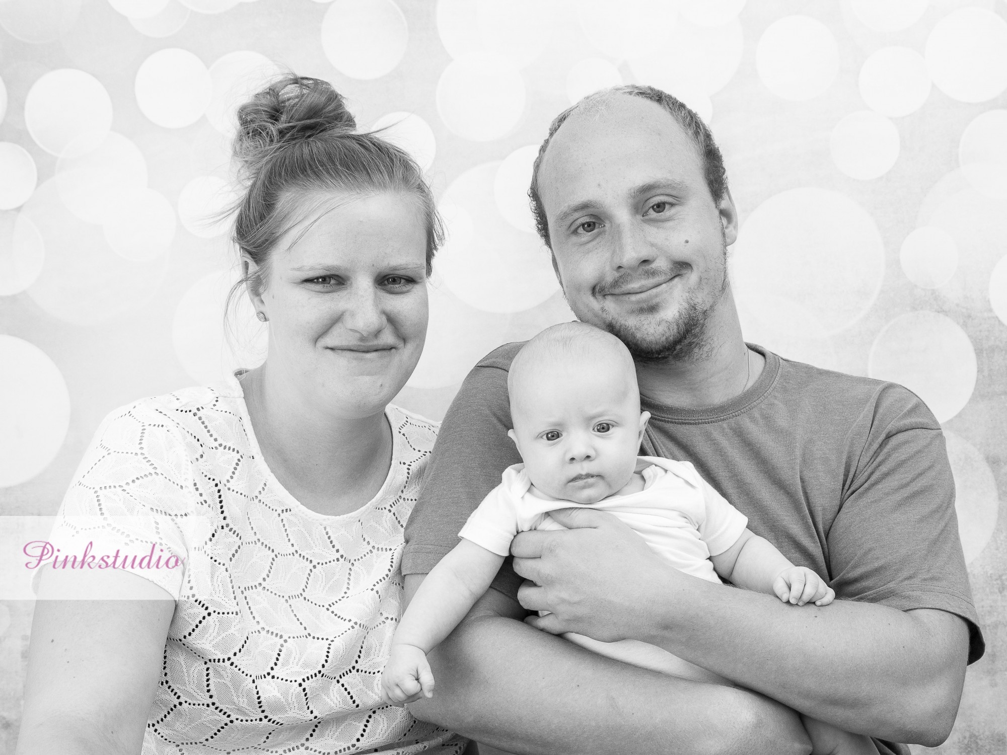 Pinkstudio by Angelina Devine Bastian-baby-155 Sommertilbud: GRATIS familiefotografering familie Nyheder