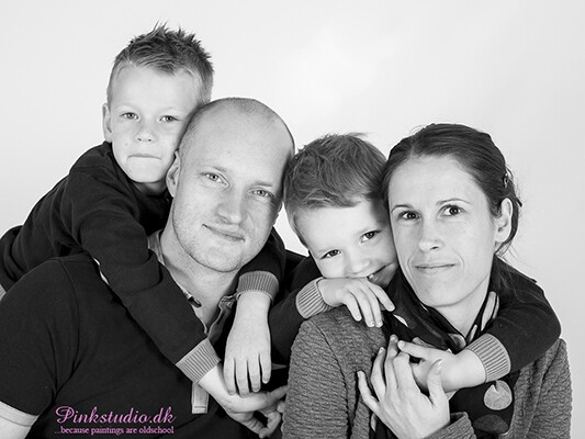 Pinkstudio by Angelina Devine Hjalte-og-Lauge-ja-ja-038 Efterårstilbud: GRATIS familie fotografering familie Nyheder Portræt Tilbud
