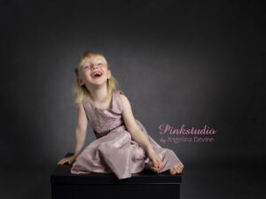 Pinkstudio by Angelina Devine Liv-barn-ja-156-300x225 Klassiske portrætter  