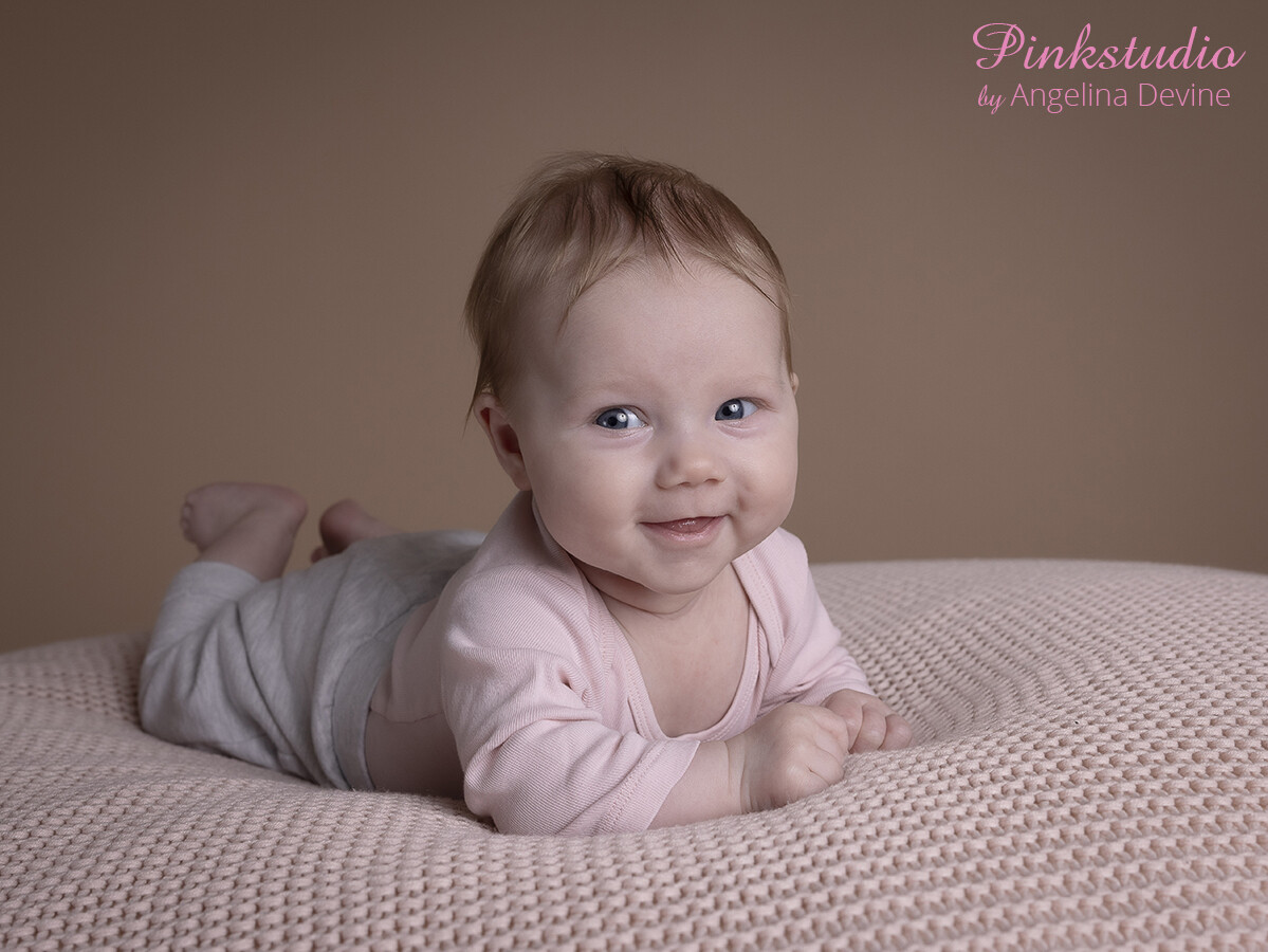 Pinkstudio by Angelina Devine Ingeline-baby-ja-022 GRATIS børnefotografering Nyheder Portræt Tilbud  